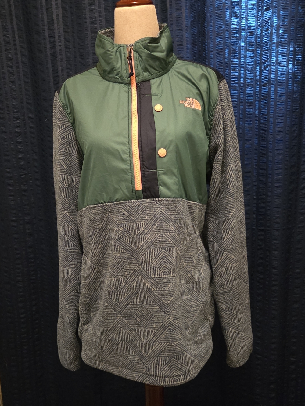 The North Face 1/4 Zip Fleece Pullover NWOT SIZE L